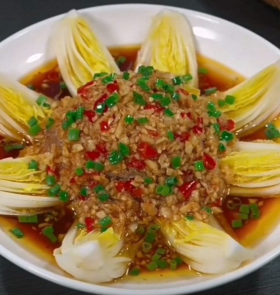 Steamed Baby Cabbage with Garlic, Vermicelli, and Chili Sauce