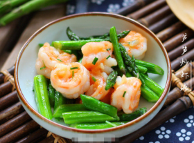 Stir-fried Asparagus with Shrimp Balls