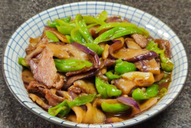 Green Pepper Stir-Fried Eggplant