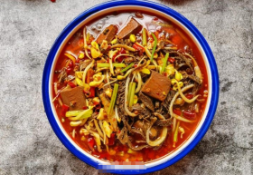 Poached Duck Blood and Beef Tripe (Mao Xue Wang)